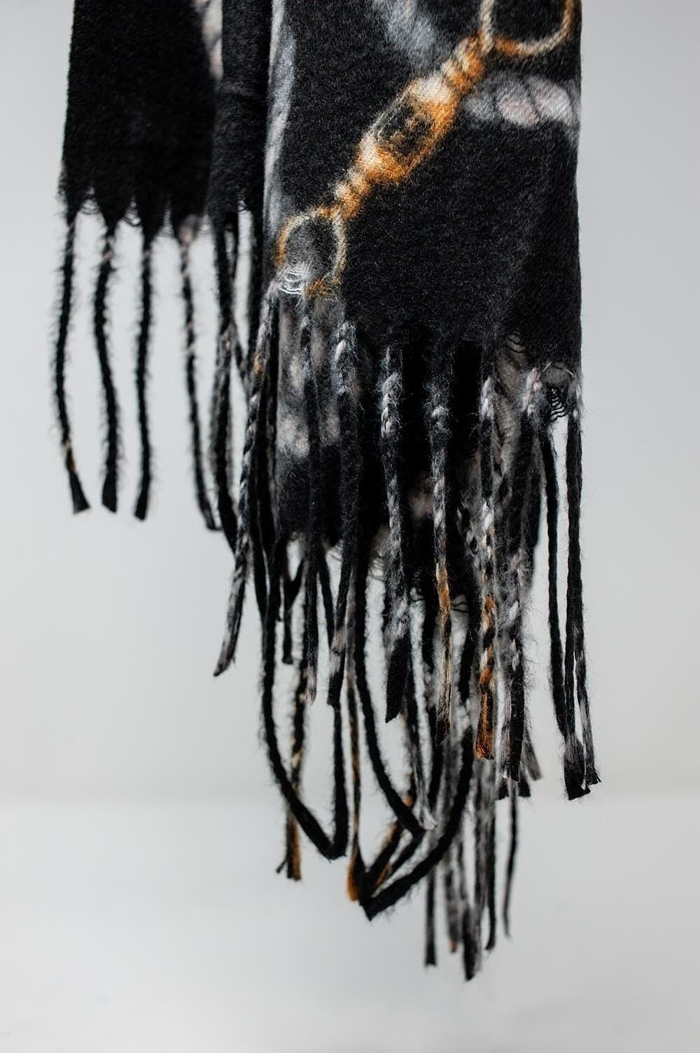 Sciarpa nera con stampa catena