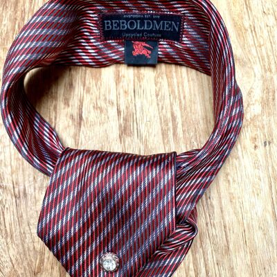 Silk accessoire recycled and made of Buberry silk red tie
