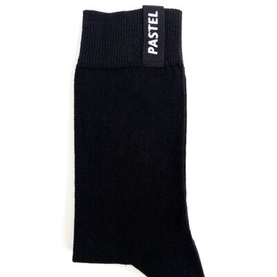 CLASSIC BLACK SOCKS | BLACK ESSENTIALS - Black - Label