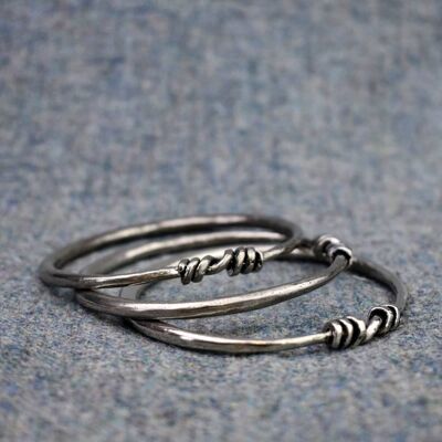 Brazalete de peltre réplica de la época vikinga con nudo de Jorvik