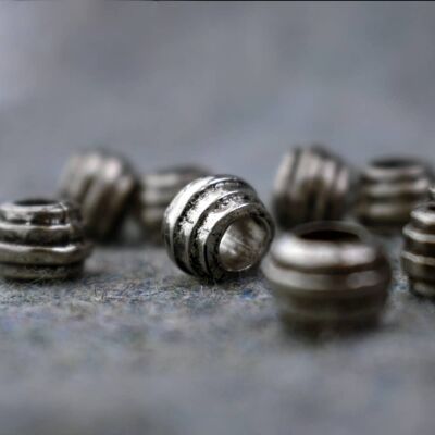 Réplica de la era vikinga Skjoldhamn Pewter Beard Bead