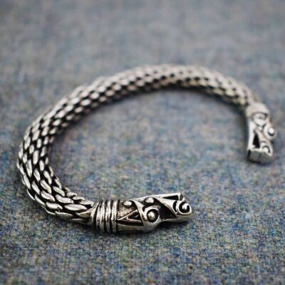 Brazalete grueso de peltre con cabeza de dragón vikingo