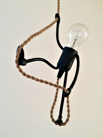 Mr.Bright One sur une corde ; * Longueur 75 cm, le fil ressemble à une vraie corde * Facile à ajuster la hauteur 1
