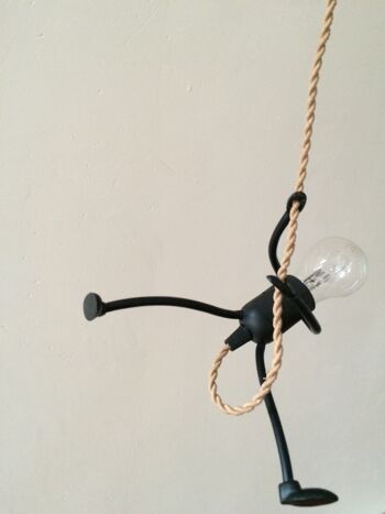 Mr.Bright One sur une corde ; * Longueur 75 cm, le fil ressemble à une vraie corde * Facile à ajuster la hauteur 3