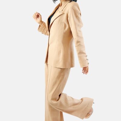 Gabi organic linen blazer

Style: elegant, casual, office look

Material: organic linen

Manufactured in the EU in compliance with the strictest ethical and social standards
Guidelines Braun