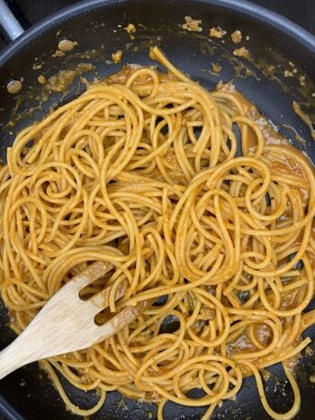 Bucatini "Amatriciana", repas de pâtes italiennes prêt-à-cuire avec assaisonnement - 3 portions 2