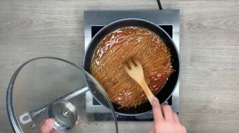 Spaghetti "Capri" avec Capperi sotto sale et Paprika dolce affumicata, Pâtes italiennes tranchées au Bronzo avec Condimento - 3 Porzioni 3