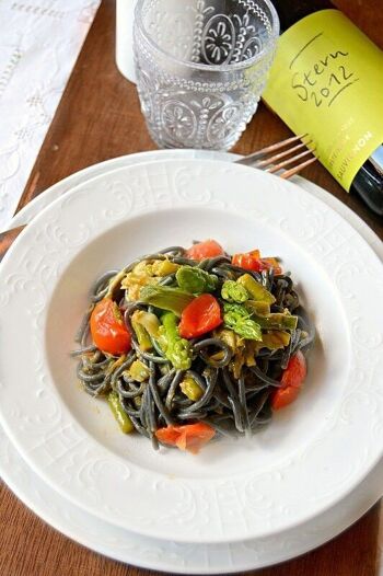 Spaghetti noir à l'encre de seiche et à la poutargue, repas de pâtes italiennes prêt-à-cuire avec assaisonnement - 3 portions 2