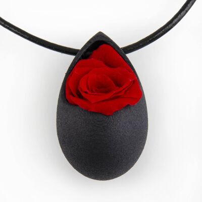 Schwarze Tropfenkette mit einer ewigen roten Rose