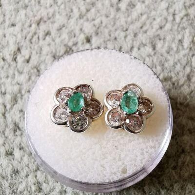 Emeralds and silver petals earrings