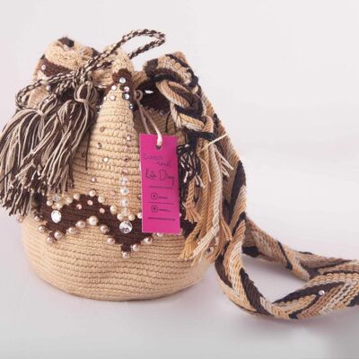 Small embellished beige Wayuu bag