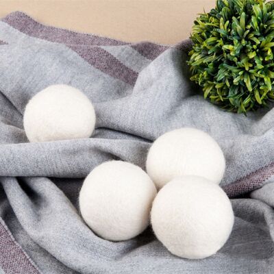 Drying balls in organic wool sold by 6