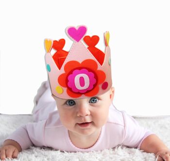 Couronne d'anniversaire en feutre avec chiffres | chapeau d'anniversaire | princesse héritière | bébé | 0 à 10 ans | décoration coeurs | cadeau de maternité 5