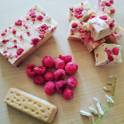 White Chocolate & Raspberry Crunch Fudge Eco Pot