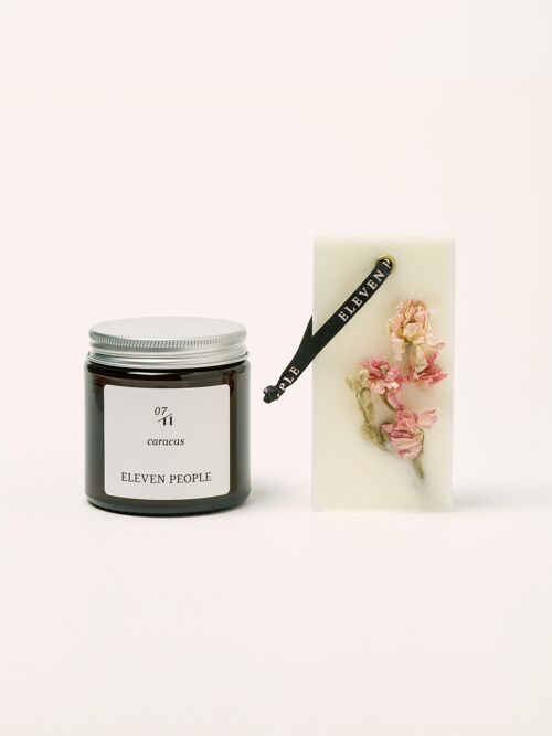 GIFT PACK CANDLE + CLOSET WAX BAR AIR FRESHENER 07 CARACAS: Pear, Peony and Patchouli.