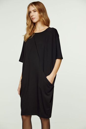 Robe style chauve-souris noire avec poches 4