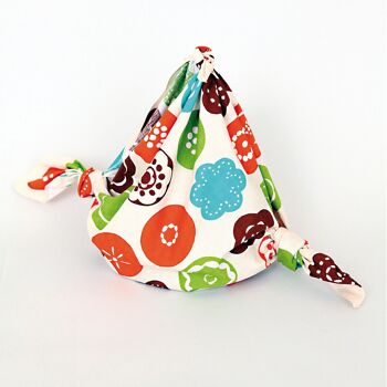Furoshiki, l'art d'emballer avec du tissu. LE LIVRE DE RÉFÉRENCE 2