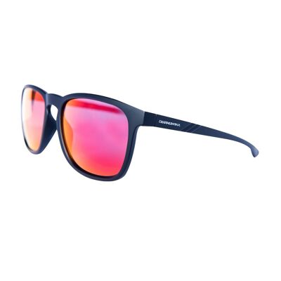 Rees "Raven Black" con lentes "REVO Red"