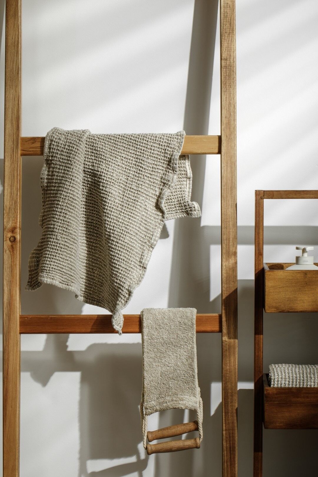 Waffled linen bathroom towel / Small