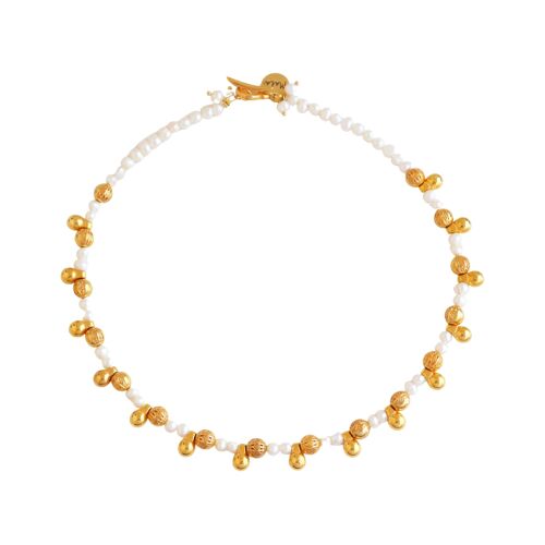 Freshwater pearl necklace with gold drop pendants