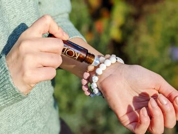 Bracelet d'aromathérapie perlé en perles de pierre gemme Howlite & Lava 1