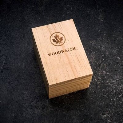 Caja de reloj de madera de pino