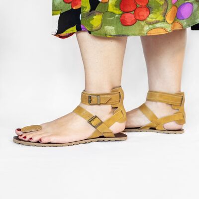 ZOE SAND. Sandy yellow leather ankle cuff sandals