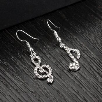 Boucles d'oreilles asymétriques avec notes de musique en strass brillant 3