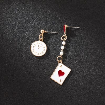 Boucles d'oreilles asymétriques Dreamy Clock et Poker Card