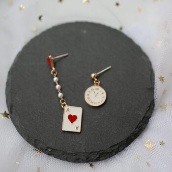 Boucles d'oreilles asymétriques Dreamy Clock et Poker Card 2