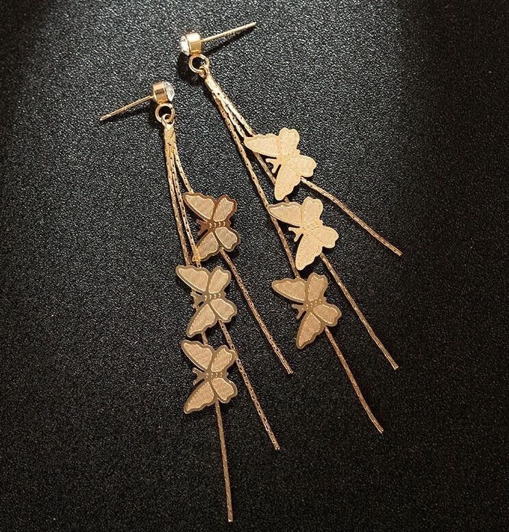 Orecchini con nappine a farfalla piccole e sinuose