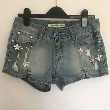 Short en jean à fleurs et strass 1