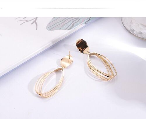 Curved Triple-lines Oval Earrings - Gold