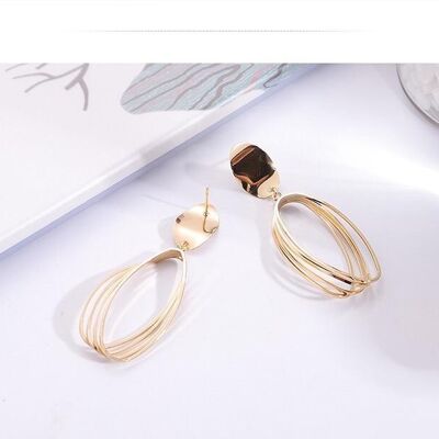 Curved Triple-lines Oval Earrings - Gold