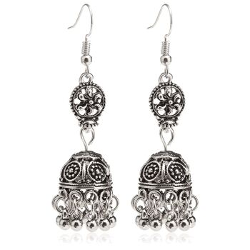 Cloche baroque gravée avec boucles d'oreilles pompons 5