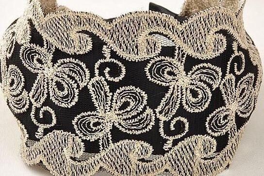 Ampia collezione di fasce per capelli in pizzo - Rose