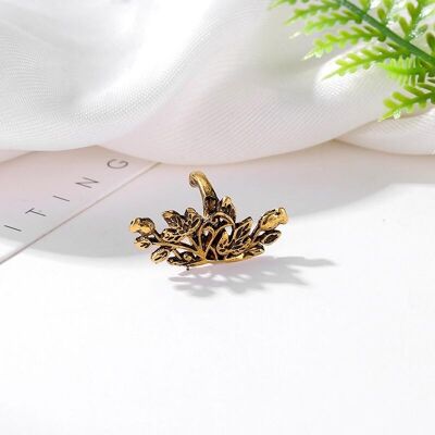 Lotus ear bone clips - Golden