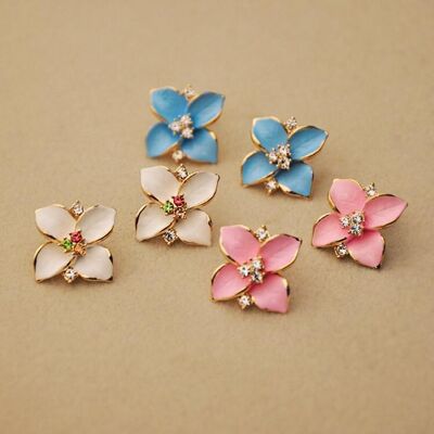 Clover stud earrings