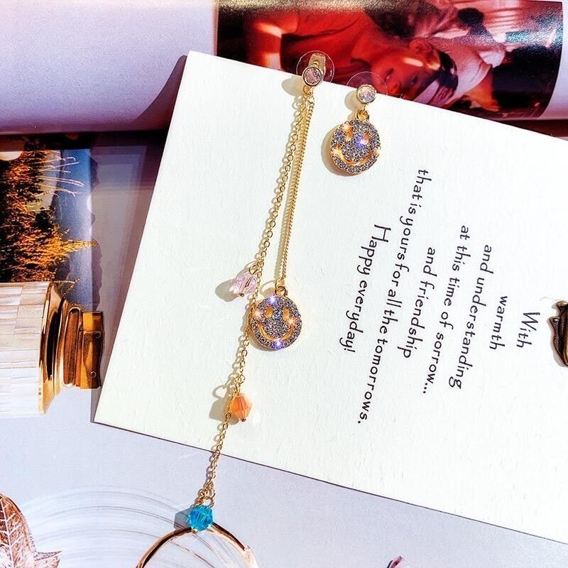 Orecchini asimmetrici faccia felice