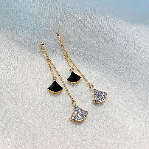 Fanshaped Drop Earrings - Black