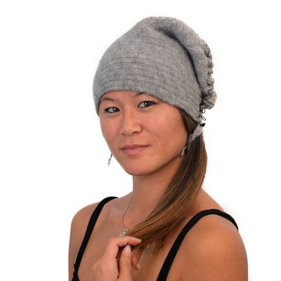 Wool beanie with a reflex-top