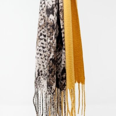 Scarf in snake print yellow