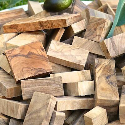 Chunks made of olive wood for smoking & smoking, 1kg