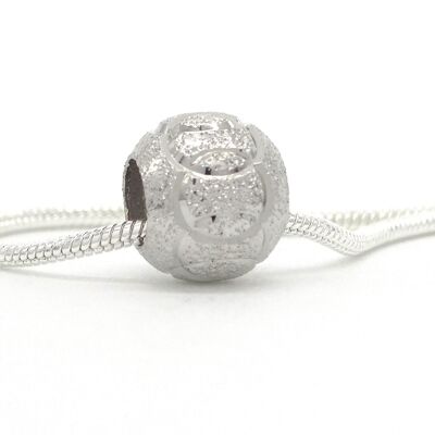 Collar de bola de plata con círculo enlazado