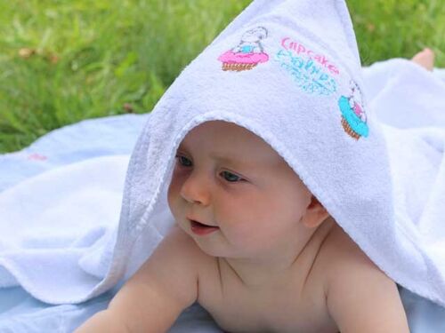 Add to Wishlist Cupcake Babies baignoire : Turquoise + Pochette de voyage + Cape de bain blanc + Gonfleur