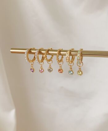 Boucles d'oreilles Molly Pearl Huggie 7