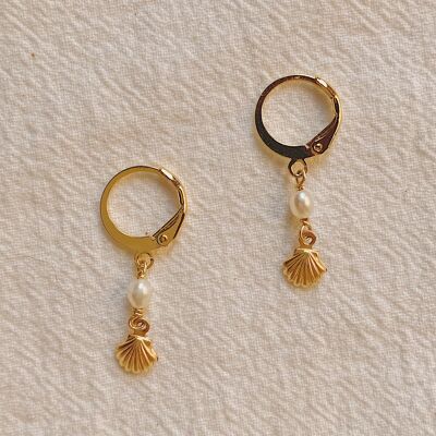 Alaia Pearl Shell Huggie Earrings  (1PAIR) - 14K GF