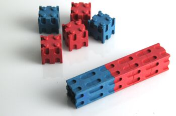 Stick cubes rouge/bleu (30 pièces) | 2x2x2cm RE-Wood® Learn math école primaire 3