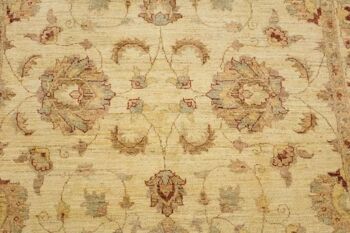 Tapis Afghan Chobi Ziegler 197x143 noué main 140x200 motif fleur beige poil court 5