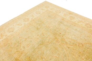 Tapis Afghan Chobi Ziegler 465x371 noué main 370x470 beige motif fleuri poil court 5